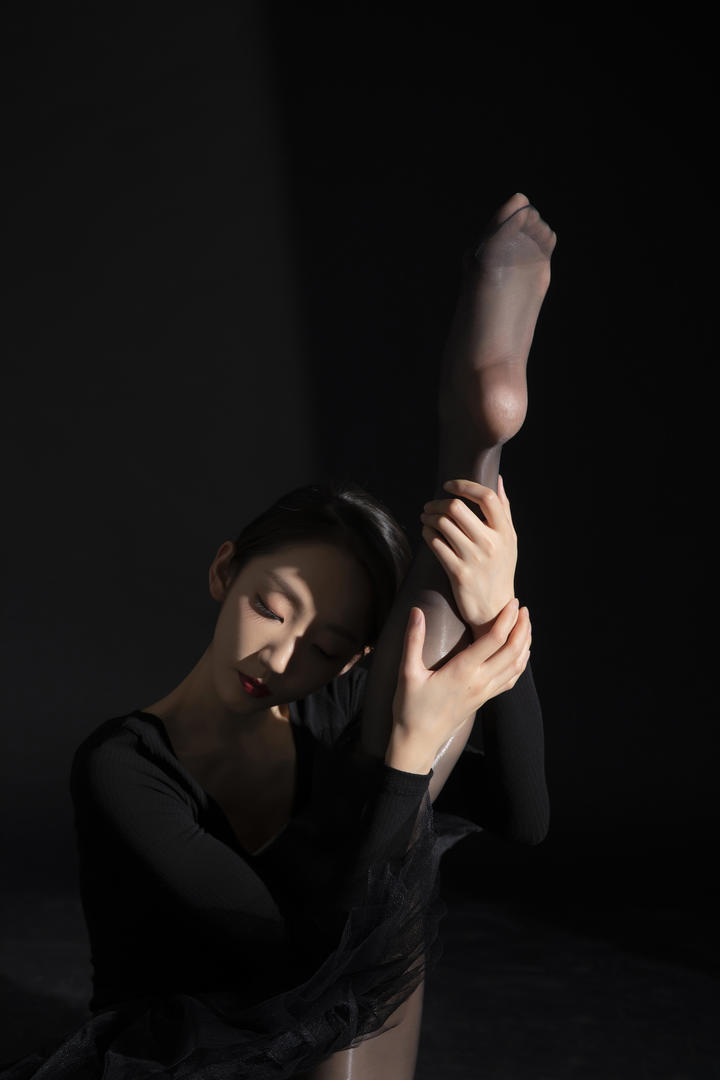 唯美美女跳舞清清人体艺术写真图片
