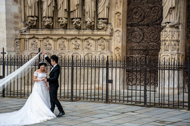 亚洲情侣巴黎婚纱摄影图片