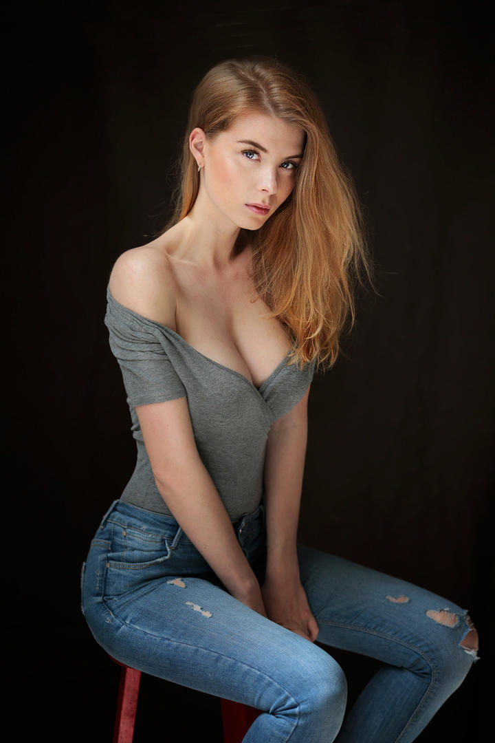 国外性感大胸牛仔裤美女艺术人像写真图片