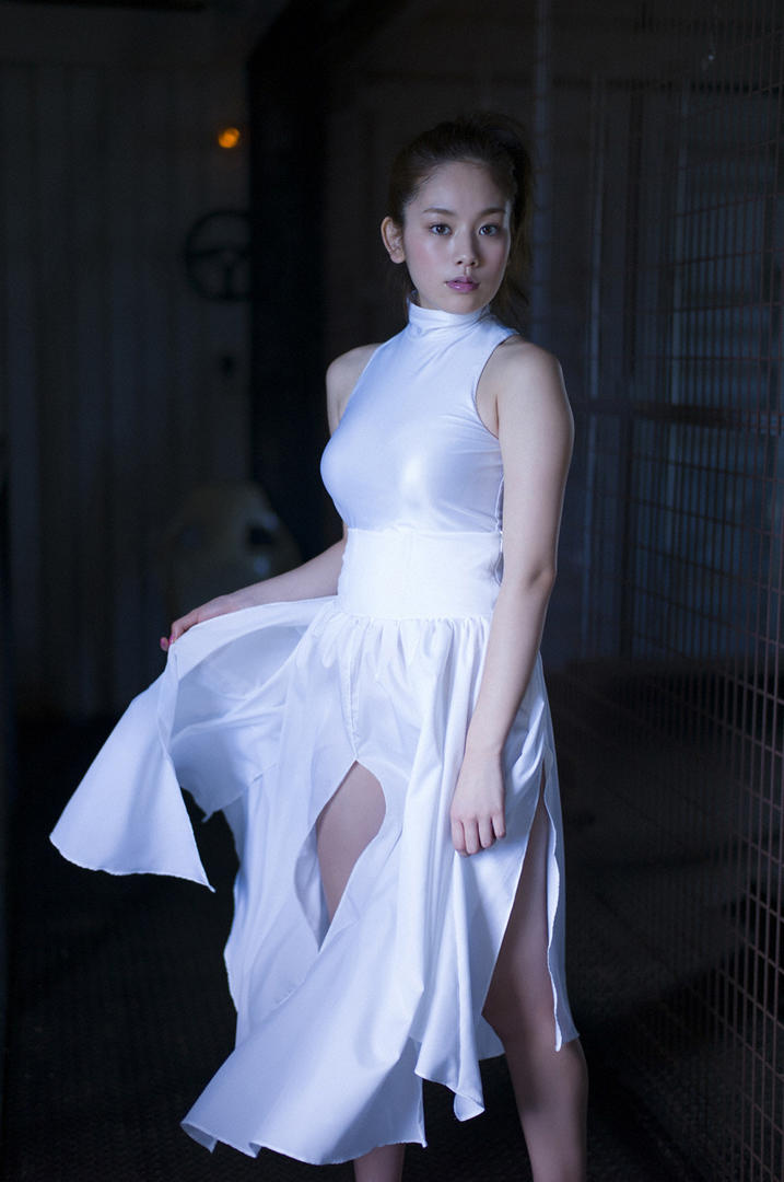 亚洲精品日本丰满美女艺术写真图片