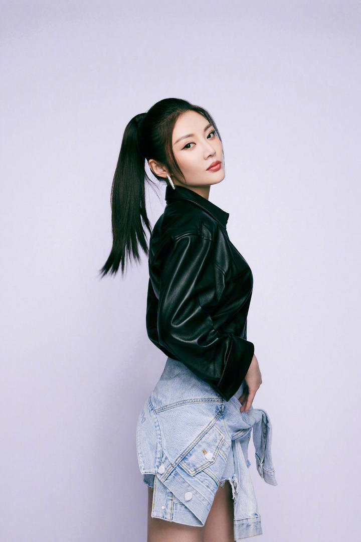 扎着马尾的美女明星徐冬冬图片