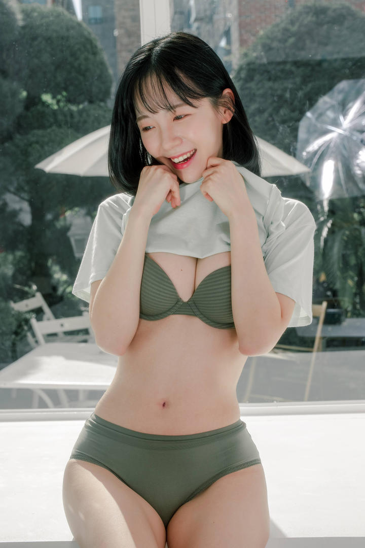 雪白肌肤的清纯嫩妹极品美女内衣照片