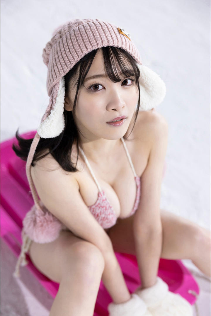童颜日本美女比基尼摄影图片