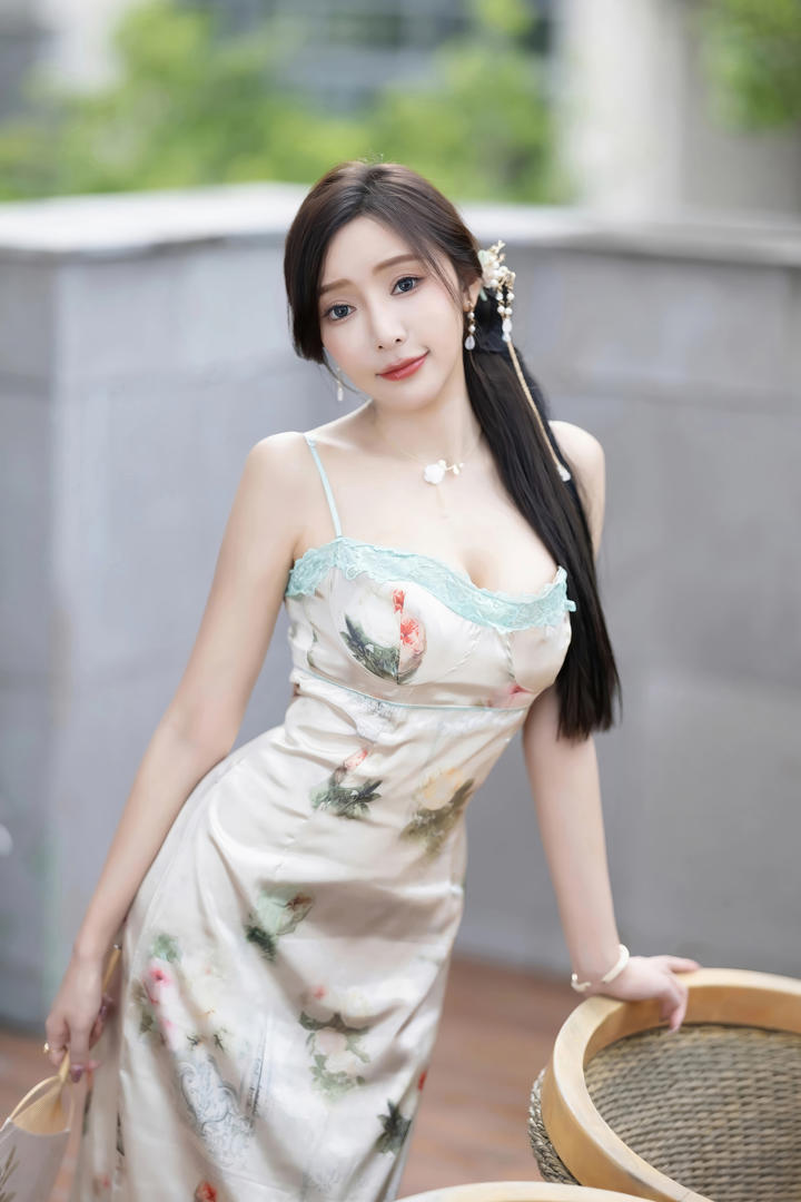 mm131美女大尺度私密照尤果网嫩模王馨瑶旗袍写真图片