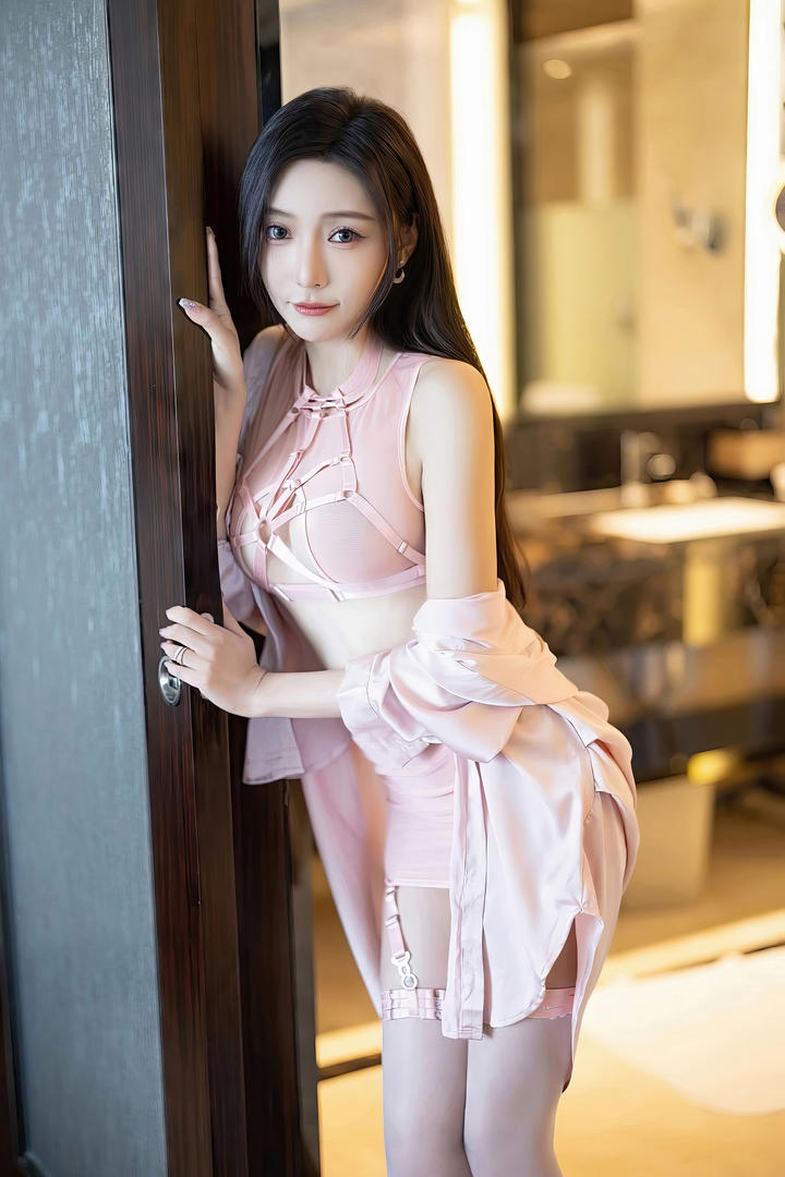 国产精品久久久久无码AV性感女神王馨瑶私密写真套图