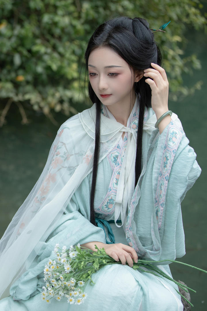 国潮古风汉服美女艺术照图片