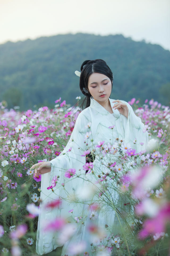 白衣古装美女高清艺术照图片大全