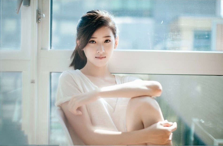 奶茶妹妹清纯写真显文艺范