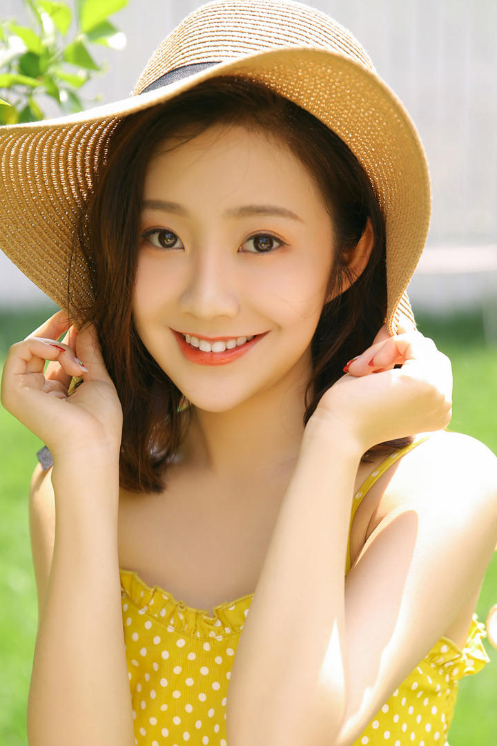 极品清纯美女户外摄影写真图片