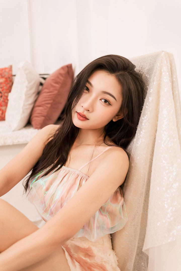 国内高清专业美女壁纸图片网站