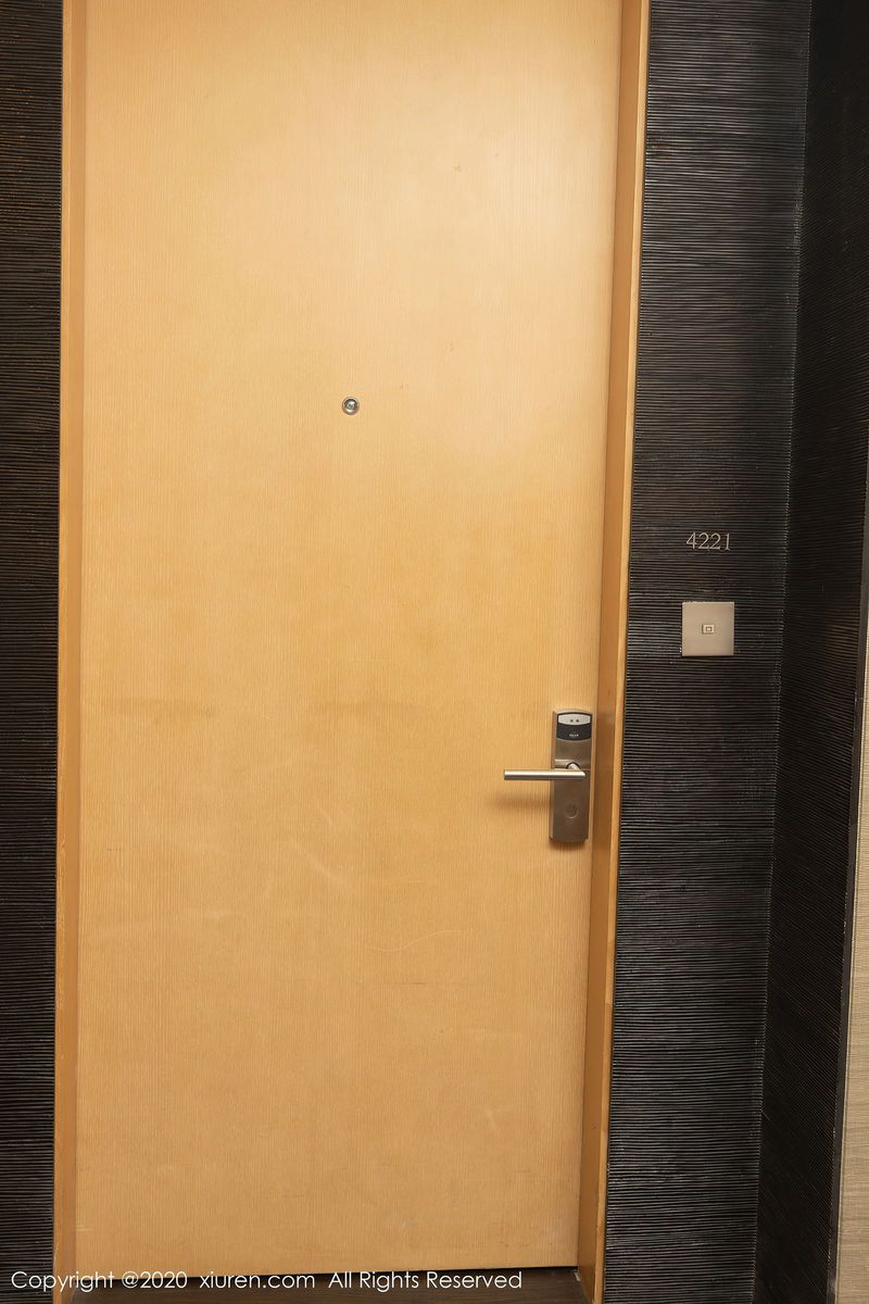 秀人网美女模特陈小喵白衬衫+性感内衣上门维修系列写真