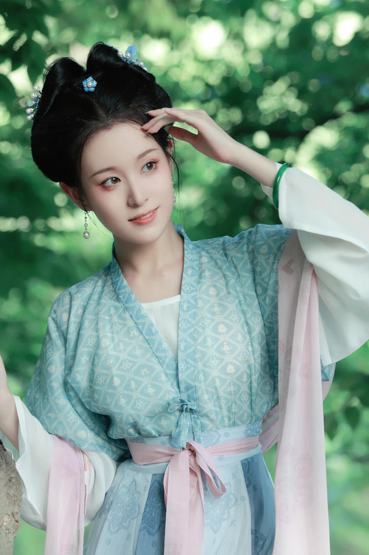 中国清纯古典汉服美女唯美艺术写真图片