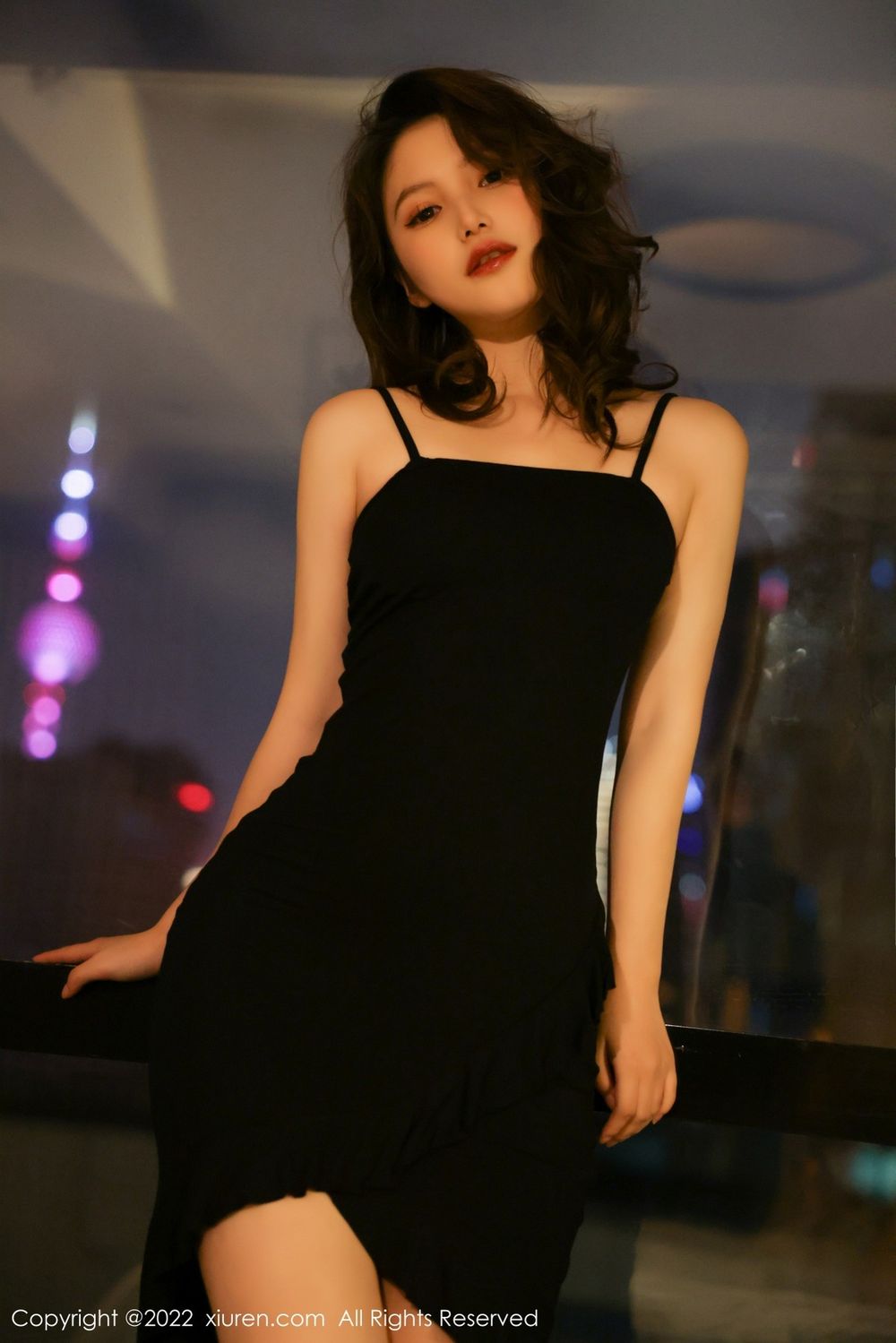 秀人网美女模特你的兔妹妹黑色连衣裙搭配黑色高跟鞋写真