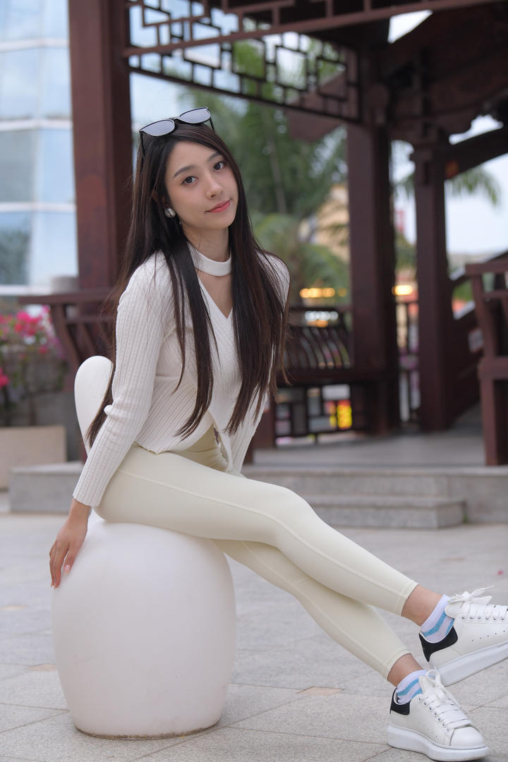 紧身运动裤美女高清街拍图片大全