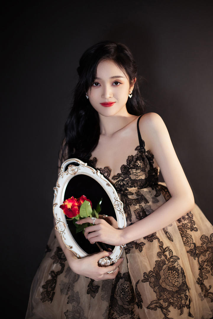 漂亮性感的女明星吴宣仪高清图片