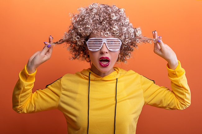 欧美可爱俏皮卷发发型图片