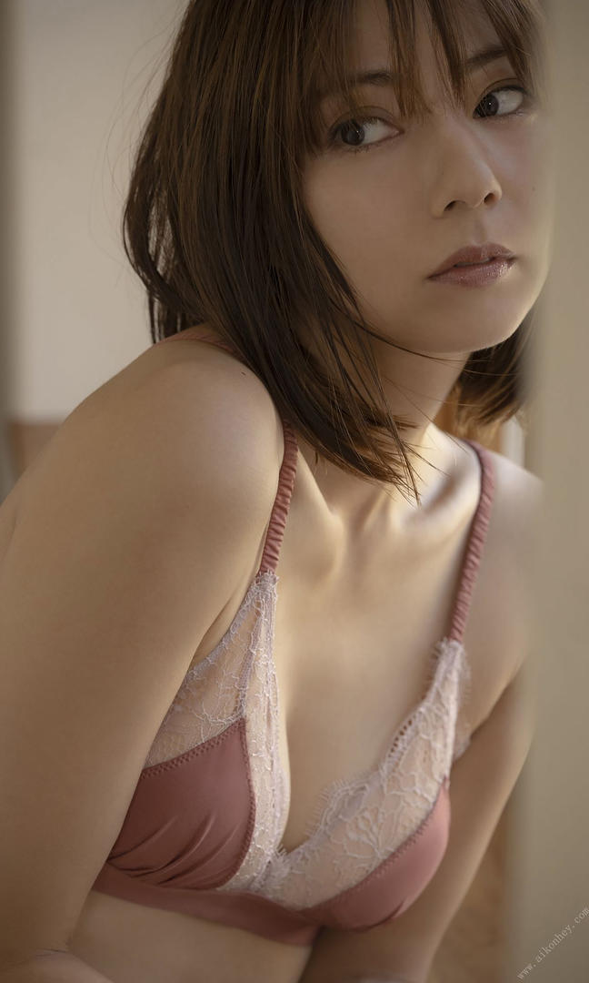 日本短发女性高清人体写真摄影图片