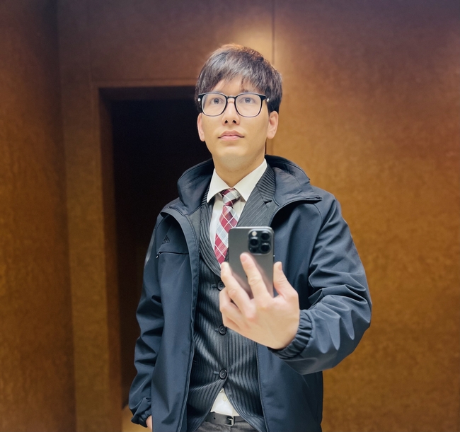 手机自拍的日本帅哥图片