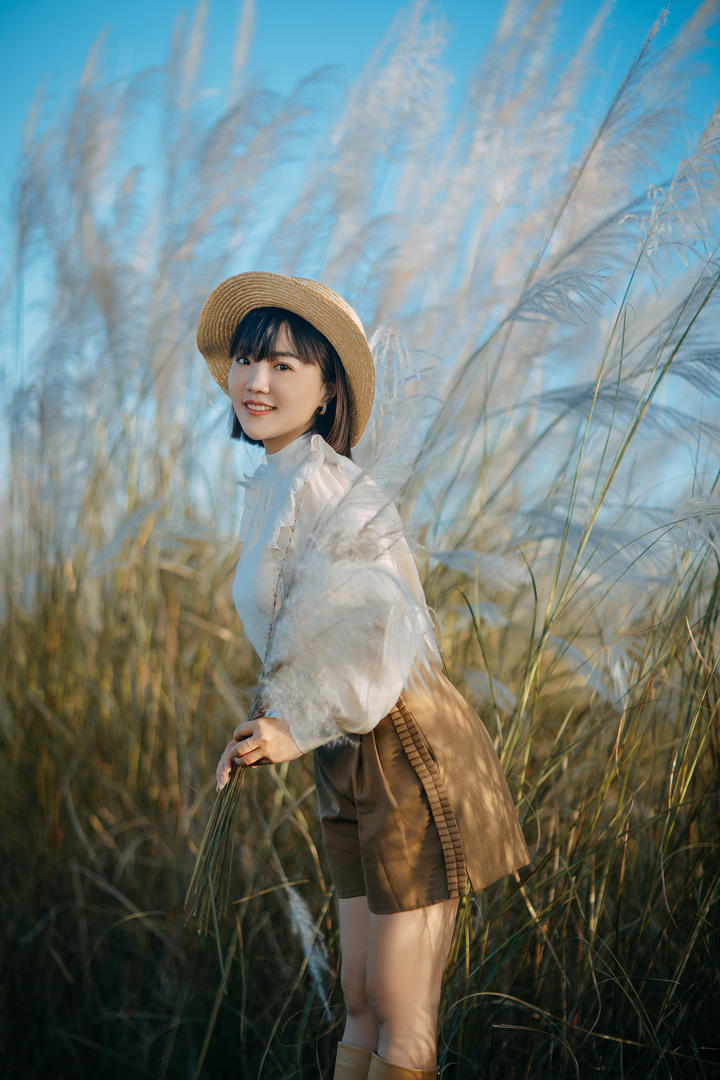 甜美清纯女生唯美户外摄影艺术写真图片