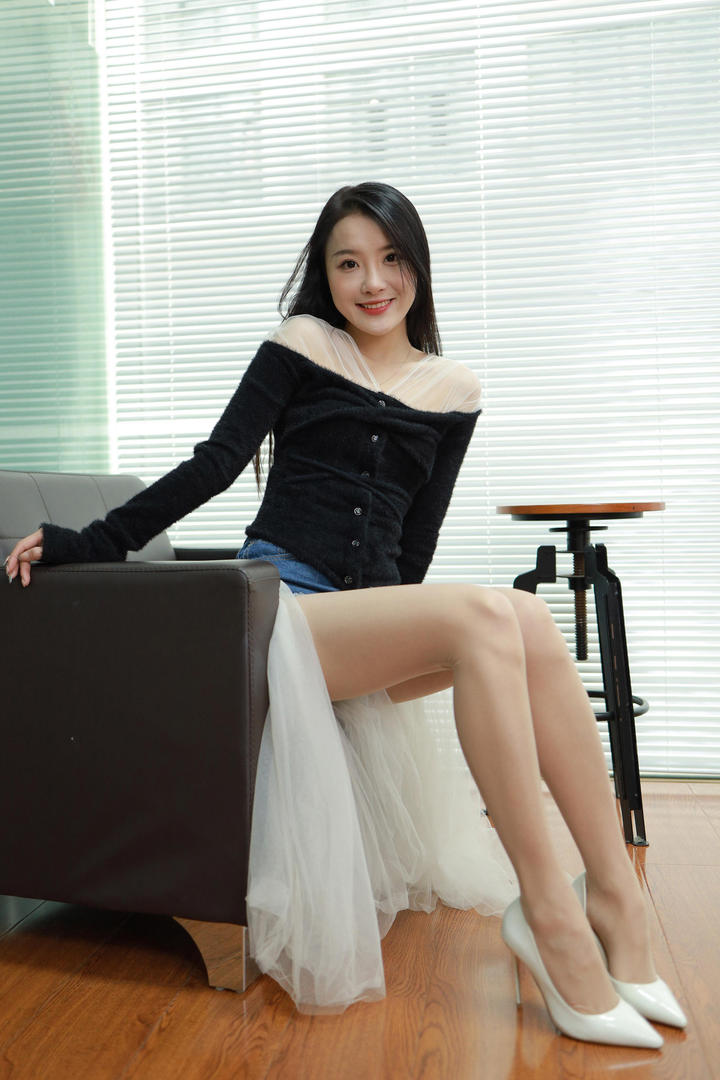 极品白皙美腿美女老师116美女写真图片