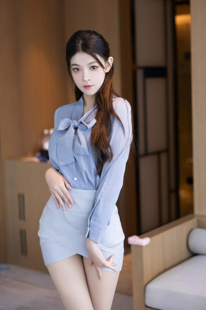 梨形身材美女超短裙肉丝诱惑GOGO人体艺术图片