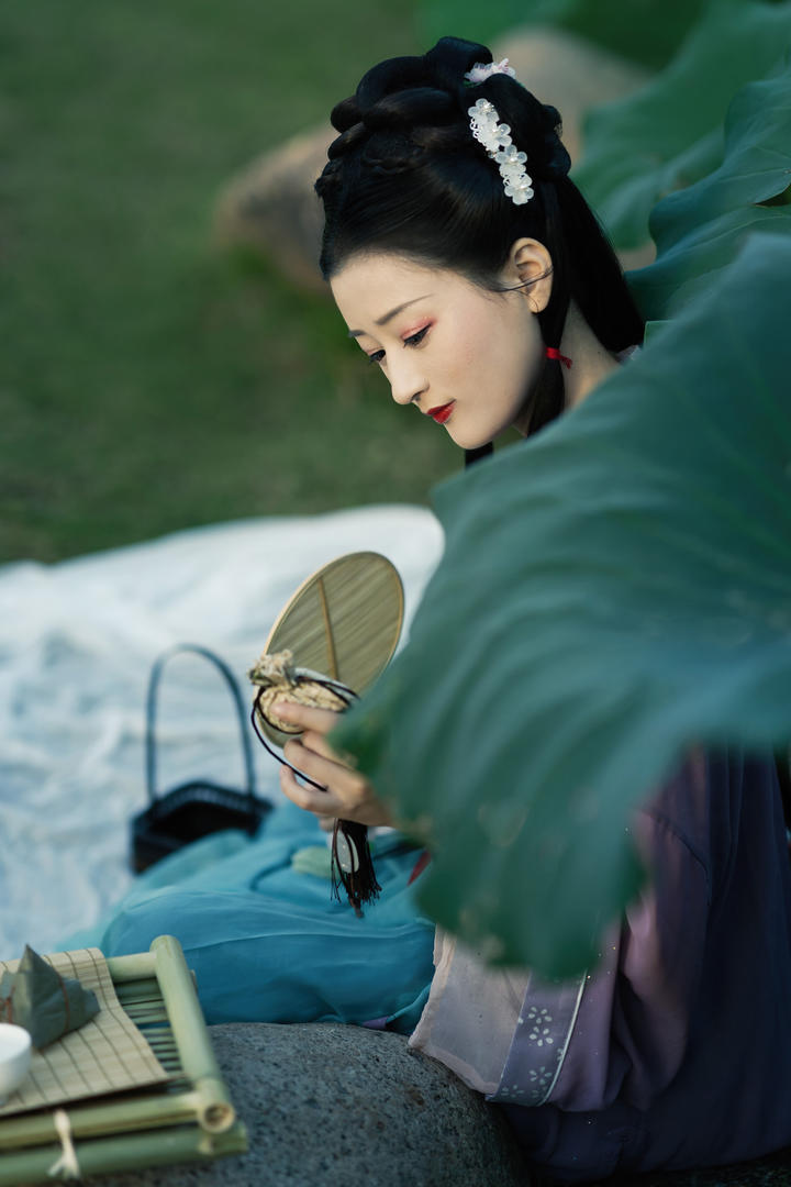 采荷的中国古装汉服美女唯美个人写真