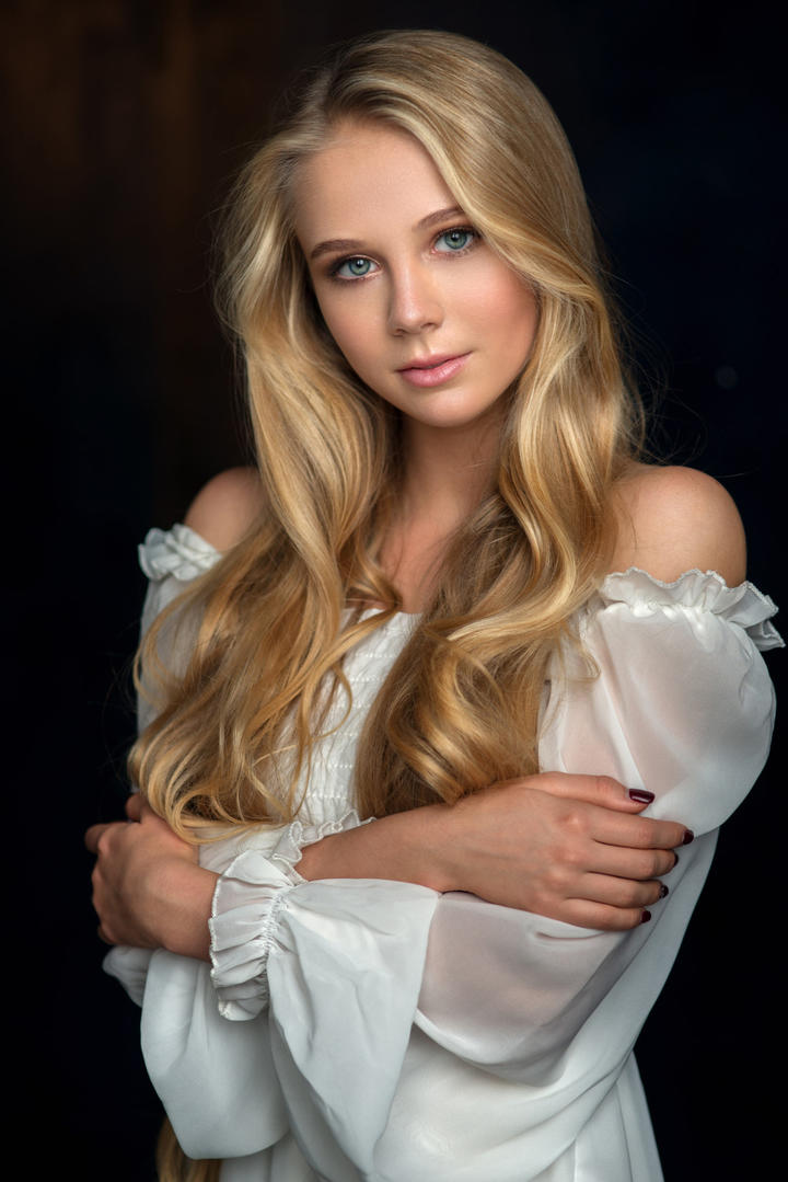 金发碧眼的欧美美女肖像艺术写真图片