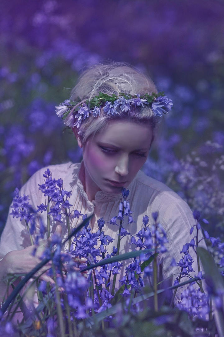 薰衣草中的欧美美女大胆顶级欧美艺术图片