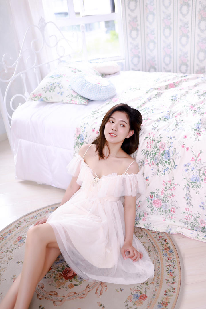 国内清纯女孩闺房私拍写真图片