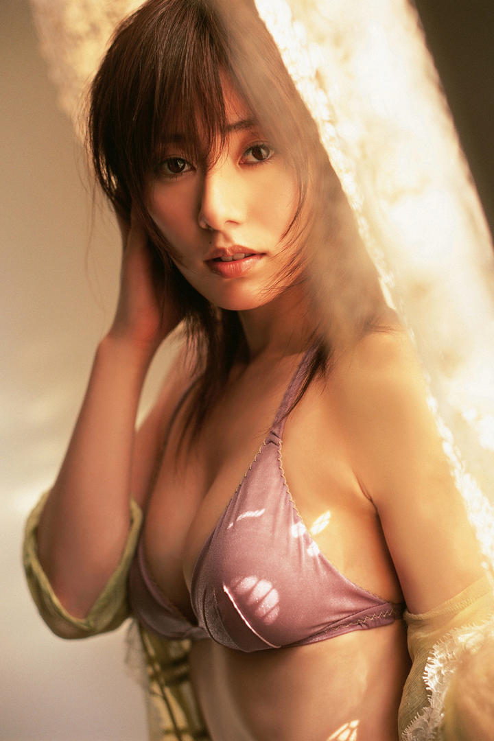 日本成熟美乳美女女优大胆人体写真图片