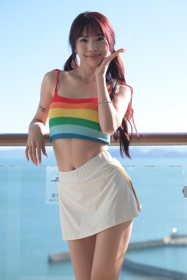 国产漂亮泳装美女模特高清手机壁纸图片