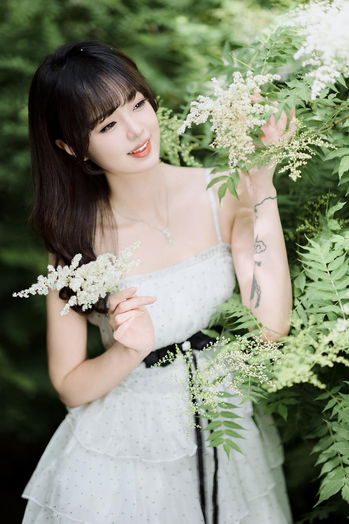 赏花的清纯美女大全