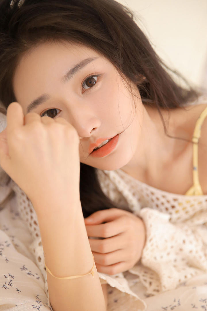 高清性感红唇的清纯美女写真