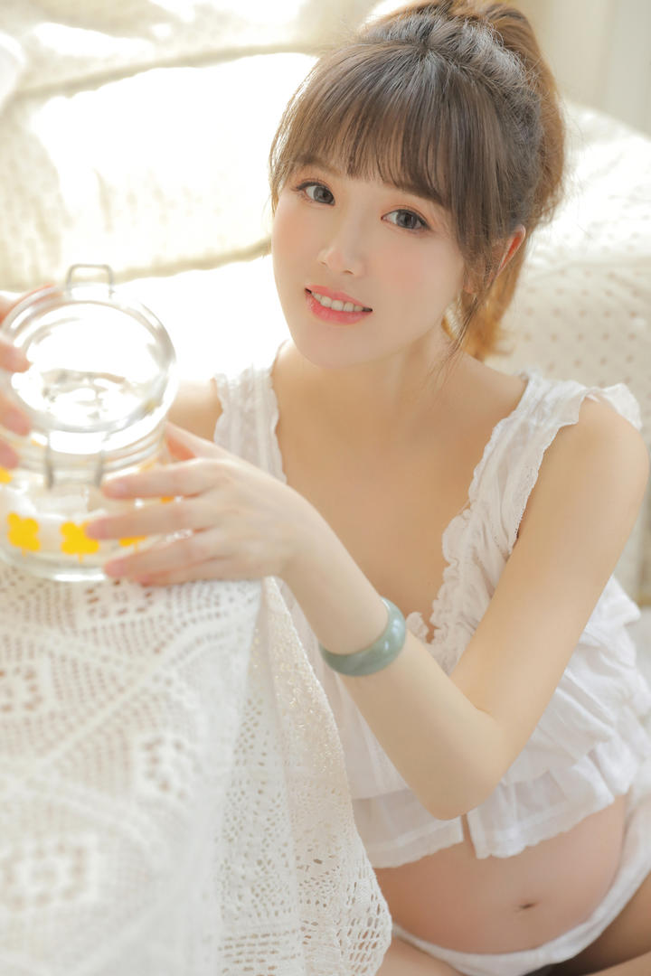 高清清纯白嫩孕妇美女写真图片