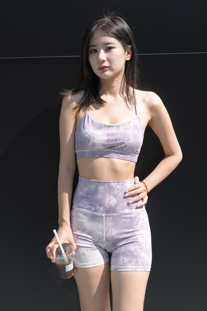 精选街拍紧身短裤美眉国模吧高清图片