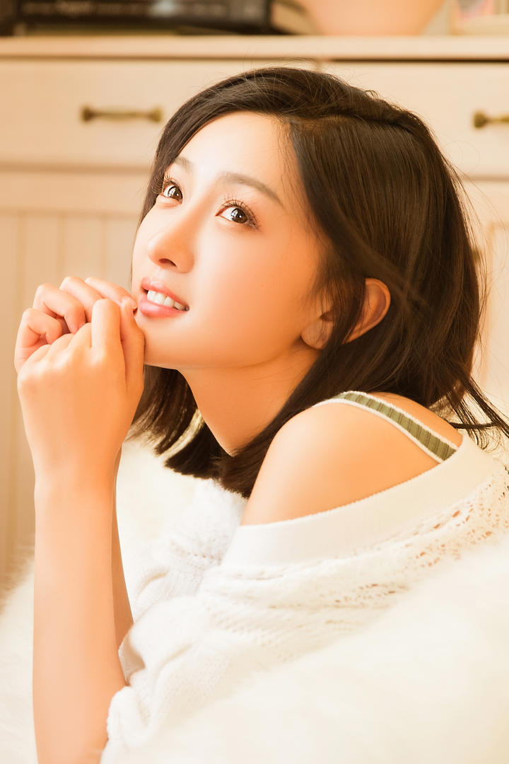 国内清秀短发美女手机壁纸图片大全