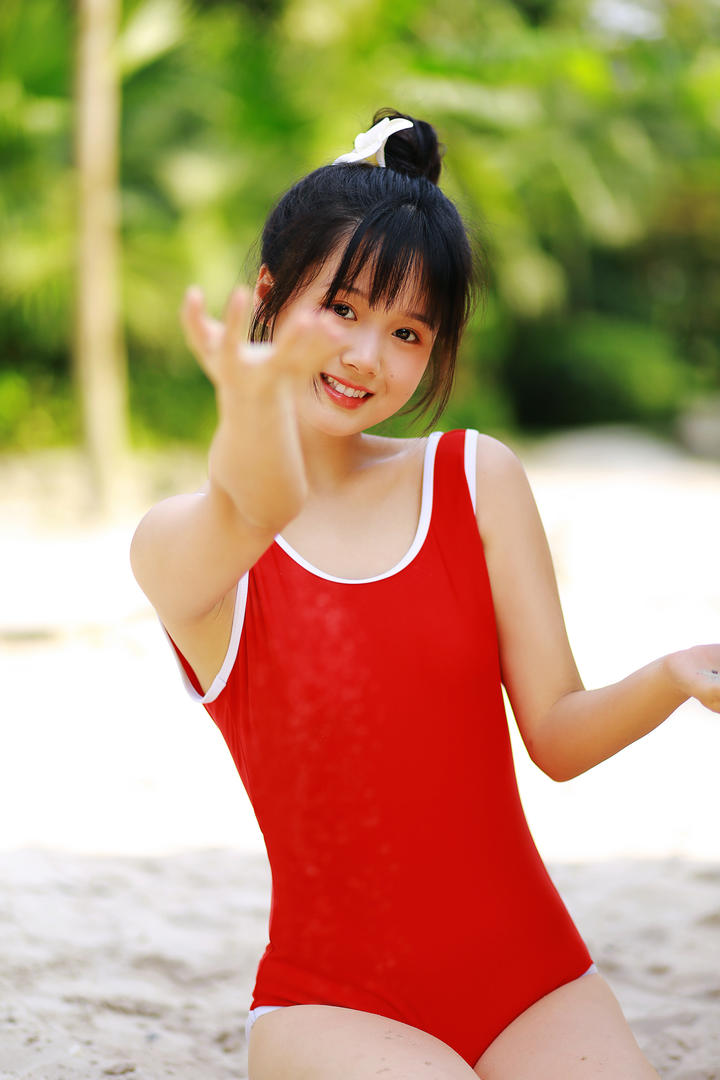 甜美可爱的少女美女比基尼写真图片