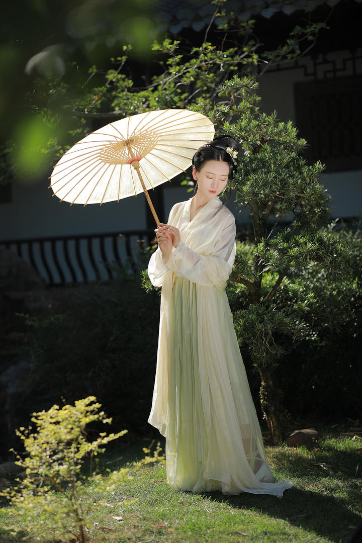 清纯汉服美女户外唯美艺术摄影图片