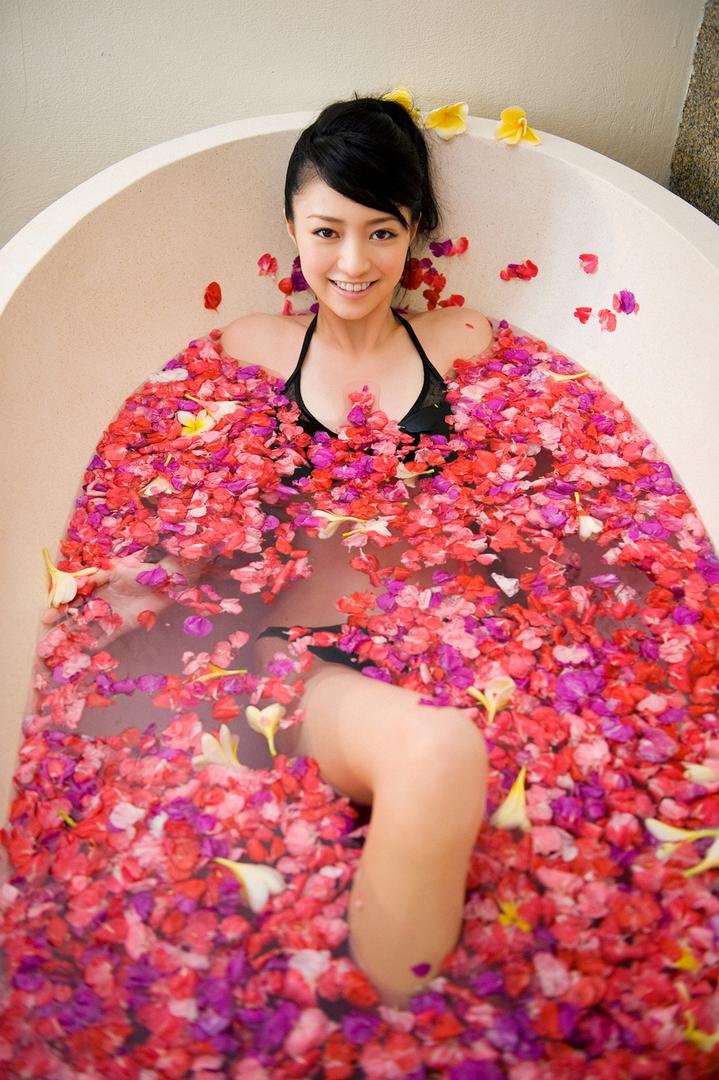 日本大胆性感美女护士浴室洗澡私密写真图片