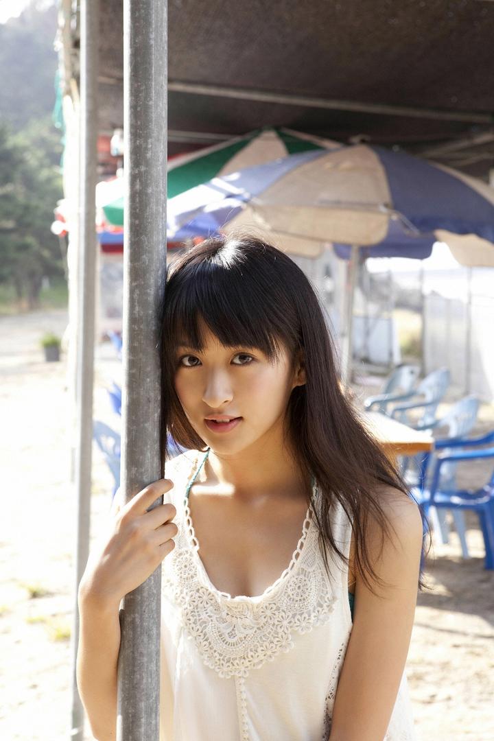 日本清纯可爱女生摄影写真图片