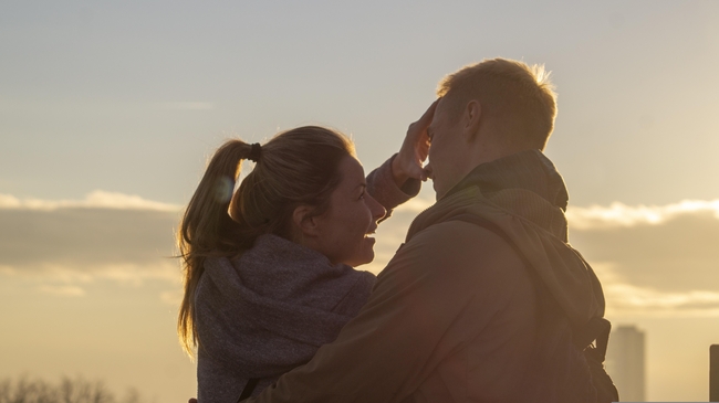 欧美情侣打情骂俏图片