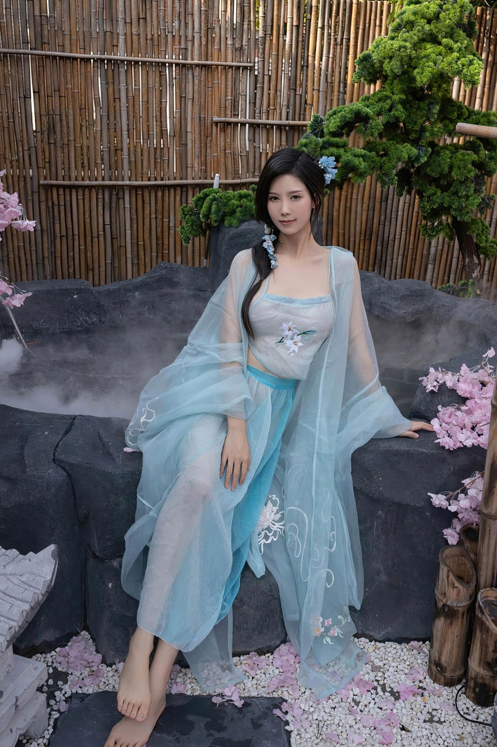 国产性感古装美女利世人体艺术写真图片