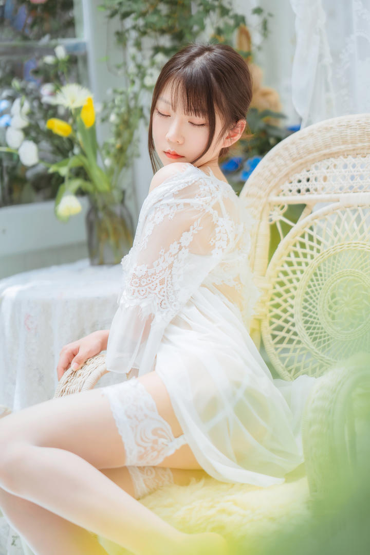 穿白色透明睡衣清纯女生大胆私拍套图在线观看
