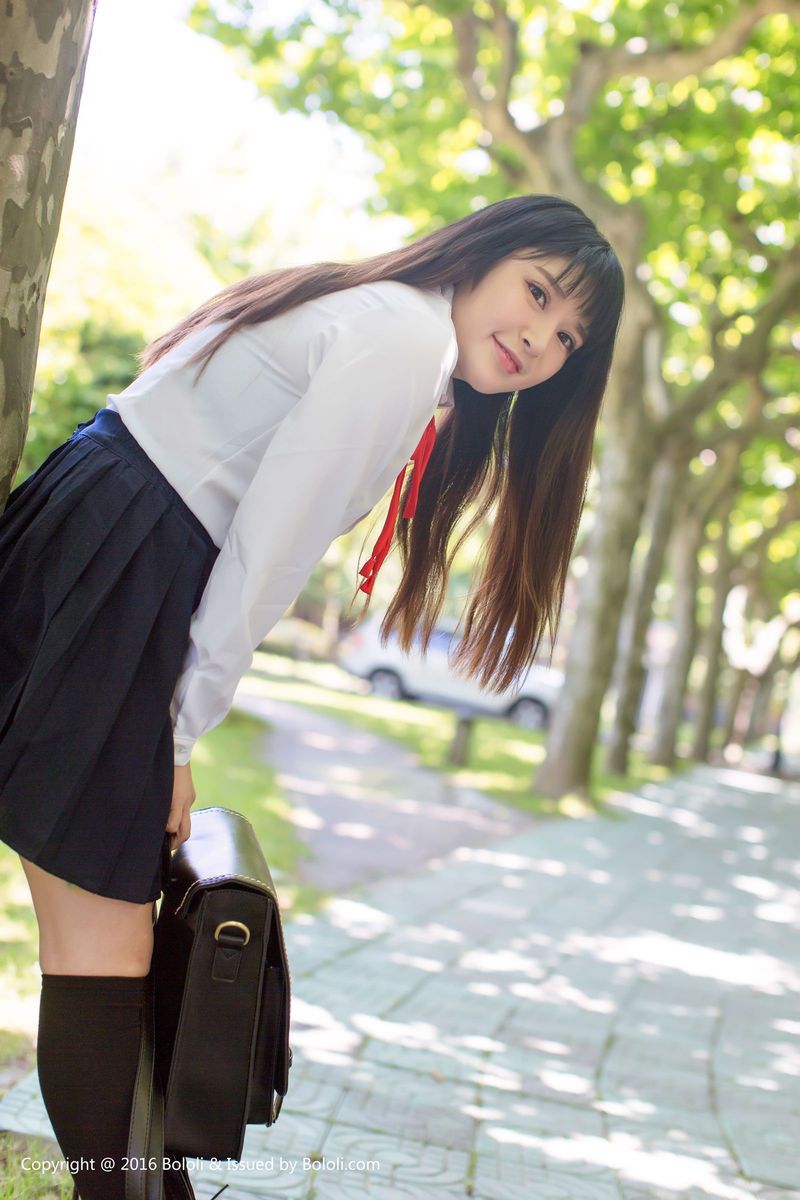 Kimoe激萌文化美少女豆豆身着JK制服校园系列养眼街拍