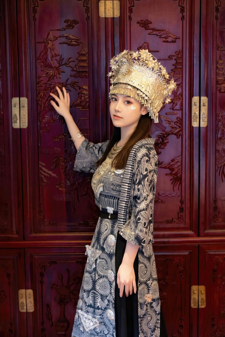 高颜值苗族美少女个人艺术写真图片