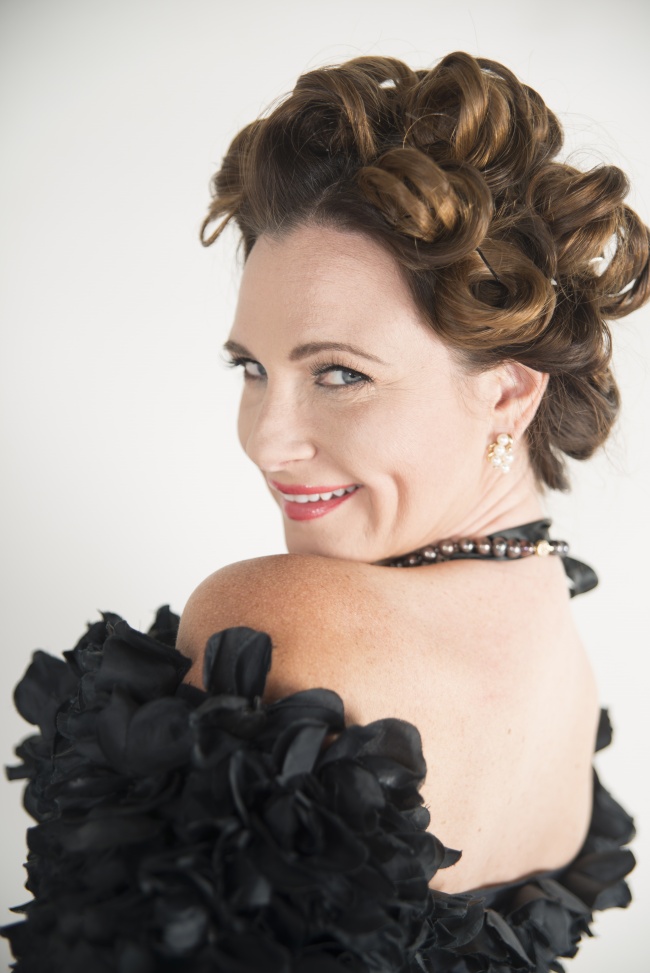 欧美风情中年性感女人图片