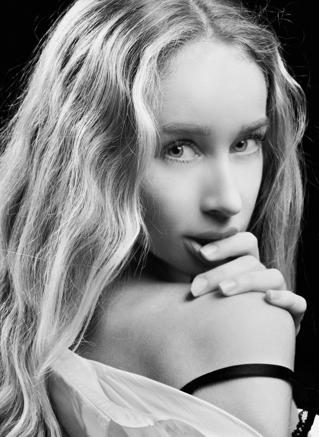 性感美女人像黑白风艺术摄影图片