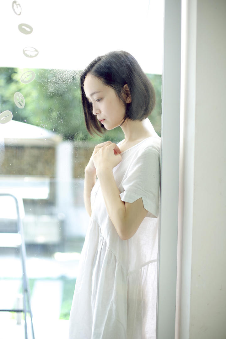 高清短发纯情女生唯美写真壁纸图片