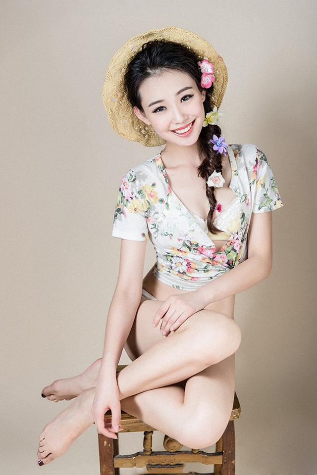 性感来袭 清纯美少女美艳写真