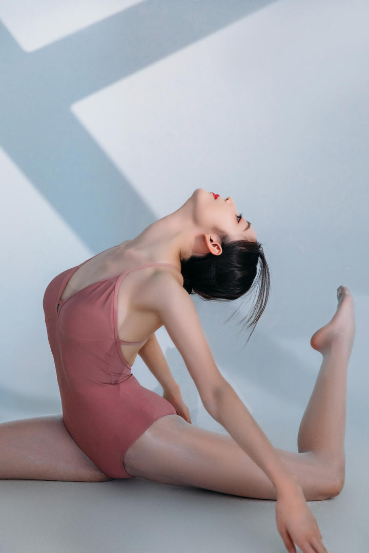 推女郎美女国模人体舞蹈艺术摄影图片
